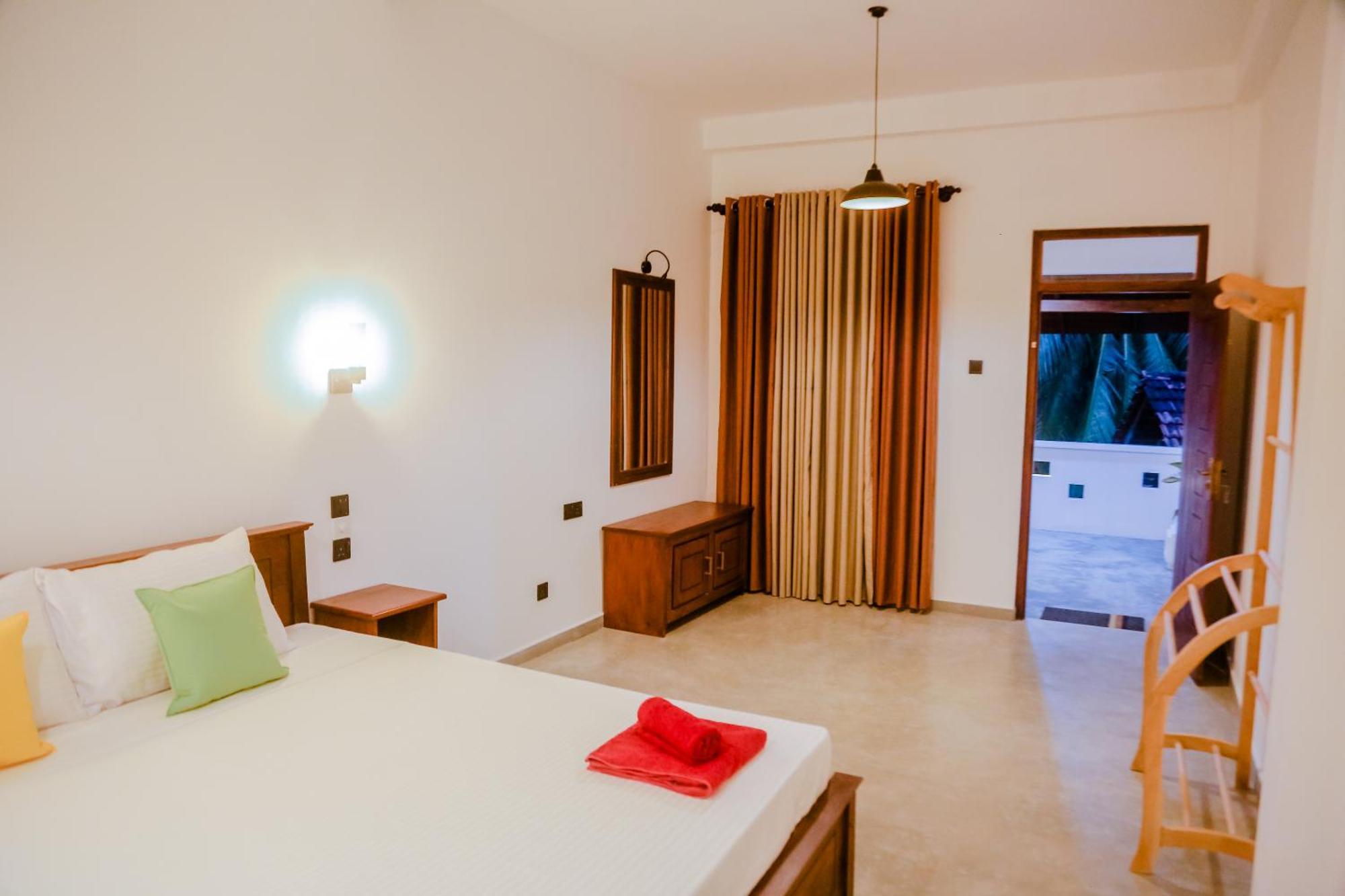 Sweet Emotion Hotel Mirissa Bagian luar foto
