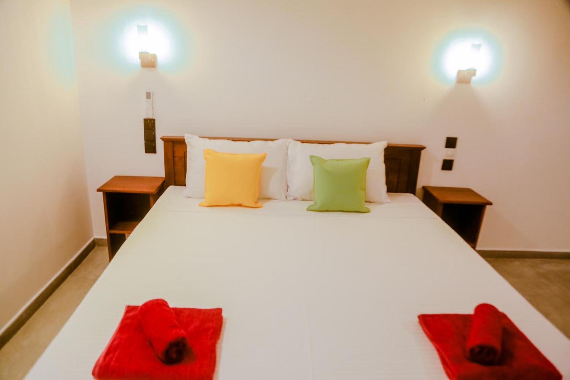 Sweet Emotion Hotel Mirissa Bagian luar foto