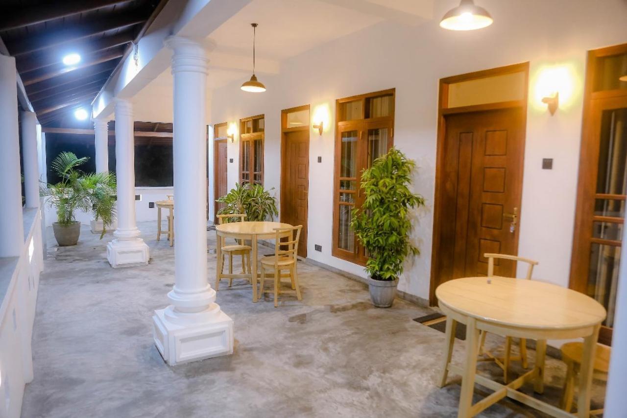 Sweet Emotion Hotel Mirissa Bagian luar foto