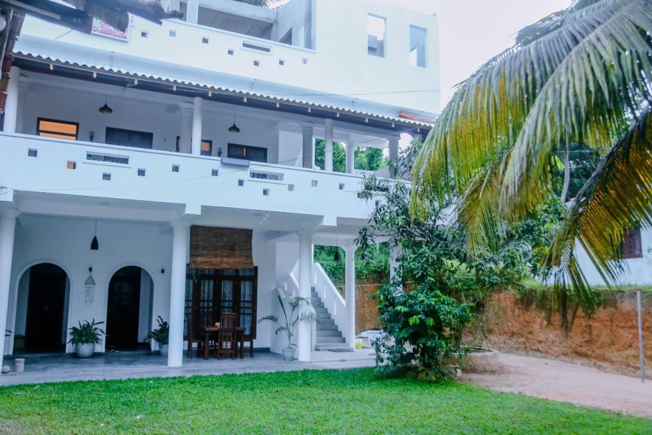Sweet Emotion Hotel Mirissa Bagian luar foto